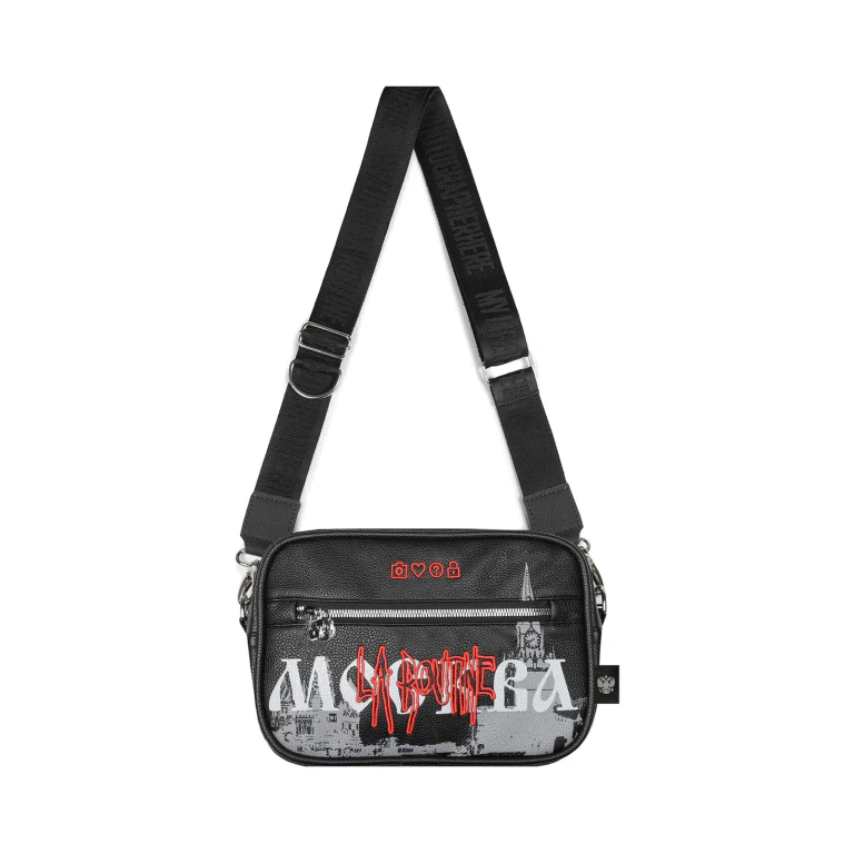 Чёрная сумка LA ROUTINE CITY.BAG с принтом «Москва» и ремнём